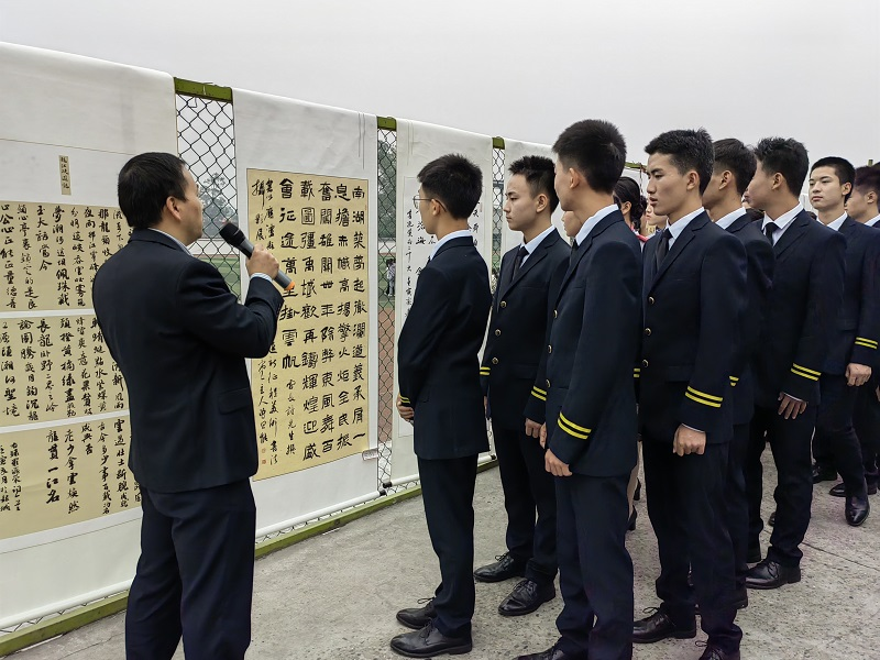 泸县建校开展“献礼二十大·文化进万家”美术书法展进乡村学校公益活动